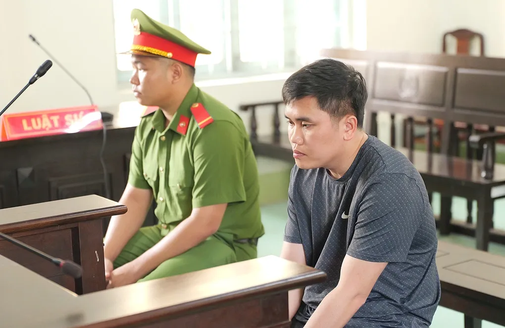 Bị cáo Nguyễn Văn Bảo Trung tại tòa, trước lúc tuyên án. Ảnh: An Bình