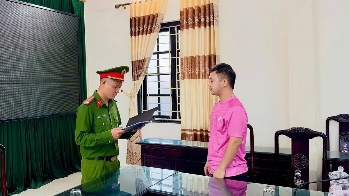 Chủ cửa hàng thời trang bị khởi tố vì bán hàng hiệu giả