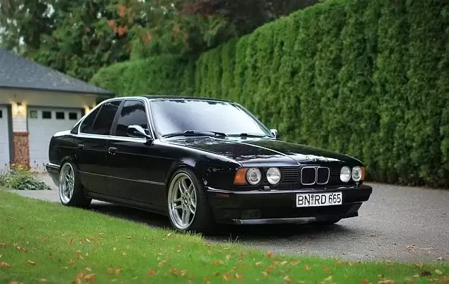 Một chiếc BMW 535i đời 1990. Ảnh: Jason Campell