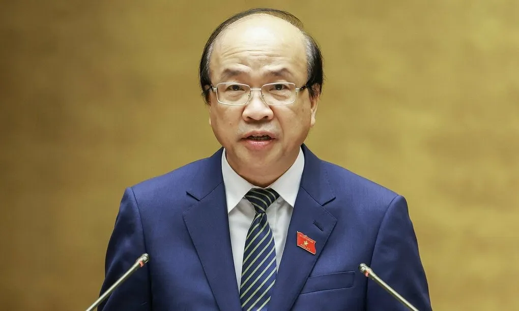 Chủ nhiệm Ủy ban Pháp luật và Tư pháp trình bày báo cáo, chiều 17/10. Ảnh: Hoàng Phong