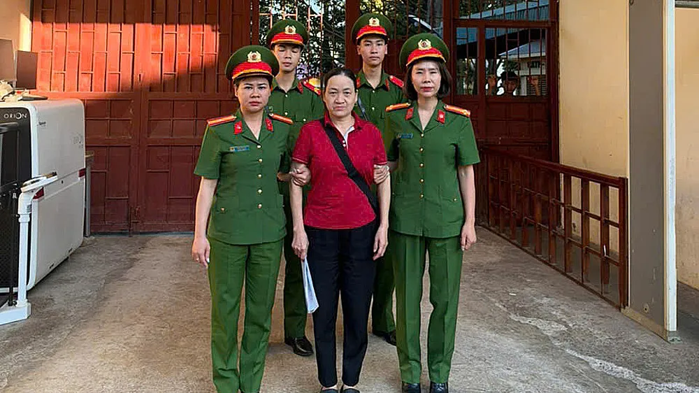 Người phụ nữ bị bắt vì đăng bài xúc phạm lãnh đạo tỉnh