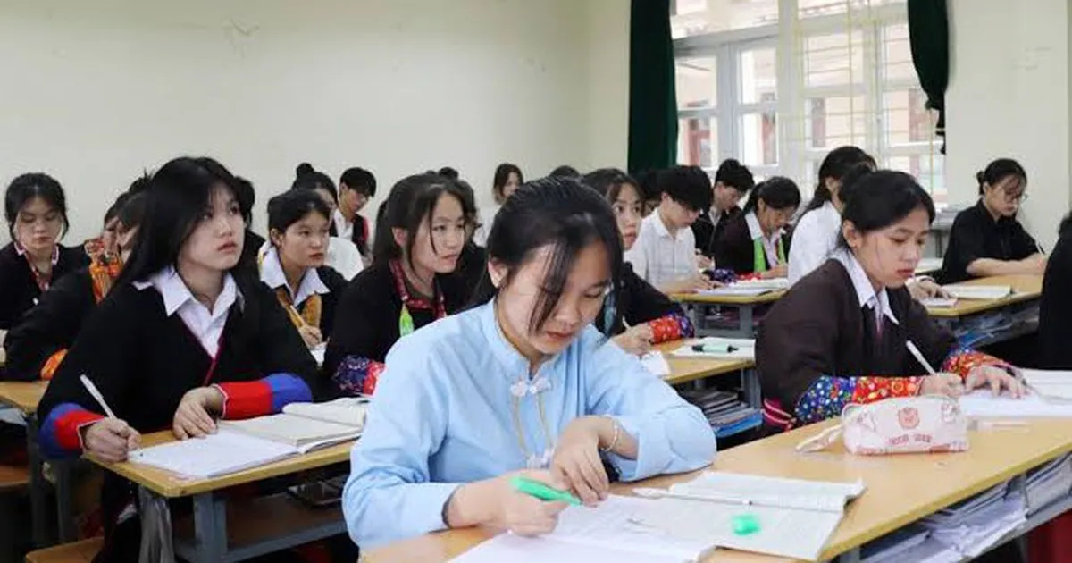Điều kiện giảm 70% học phí cho sinh viên dân tộc thiểu số