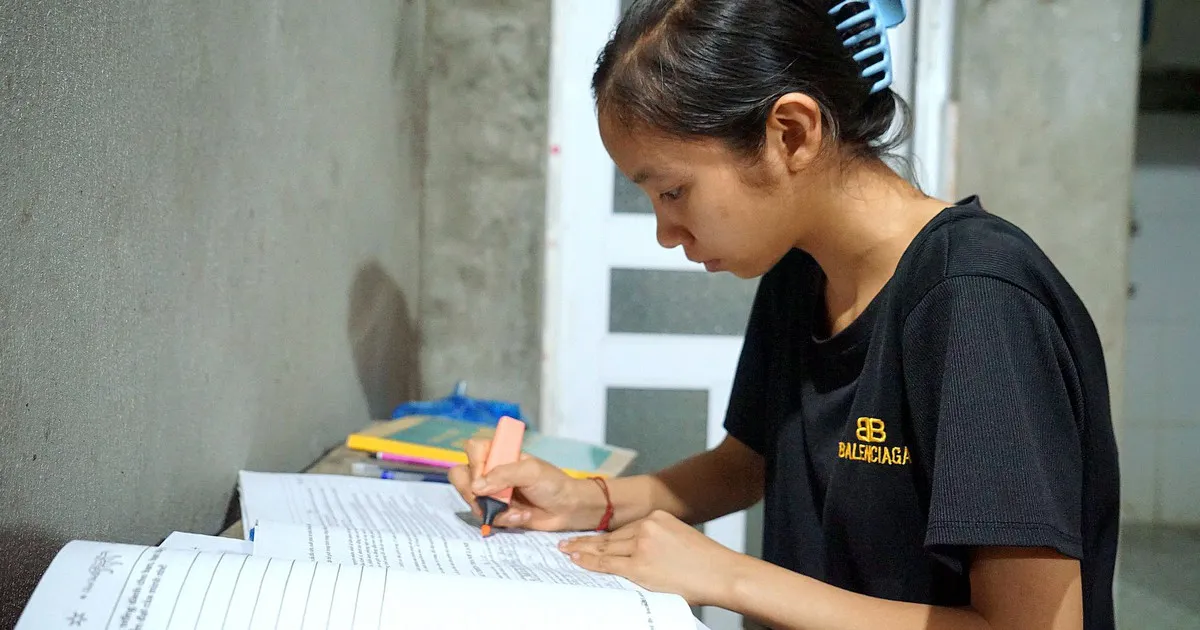 Học đại học ở Thái Nguyên nhưng nữ SV cuối tuần đi làm công nhân tận Bắc Ninh xa 70km