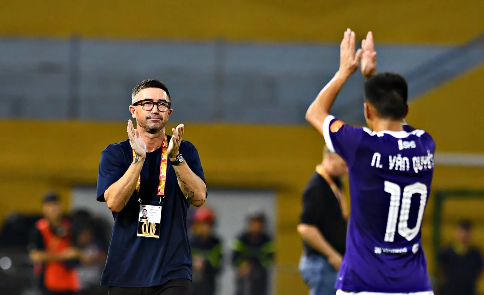 Nhiều HLV trưởng và trợ lý bị cấm làm nhiệm vụ ở vòng 6 V-League 2026-2027 - Ảnh 1.
