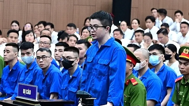 Bố mẹ Mr Pips khai 'tiền mặt quá cồng kềnh', mua vàng giấu cho gọn