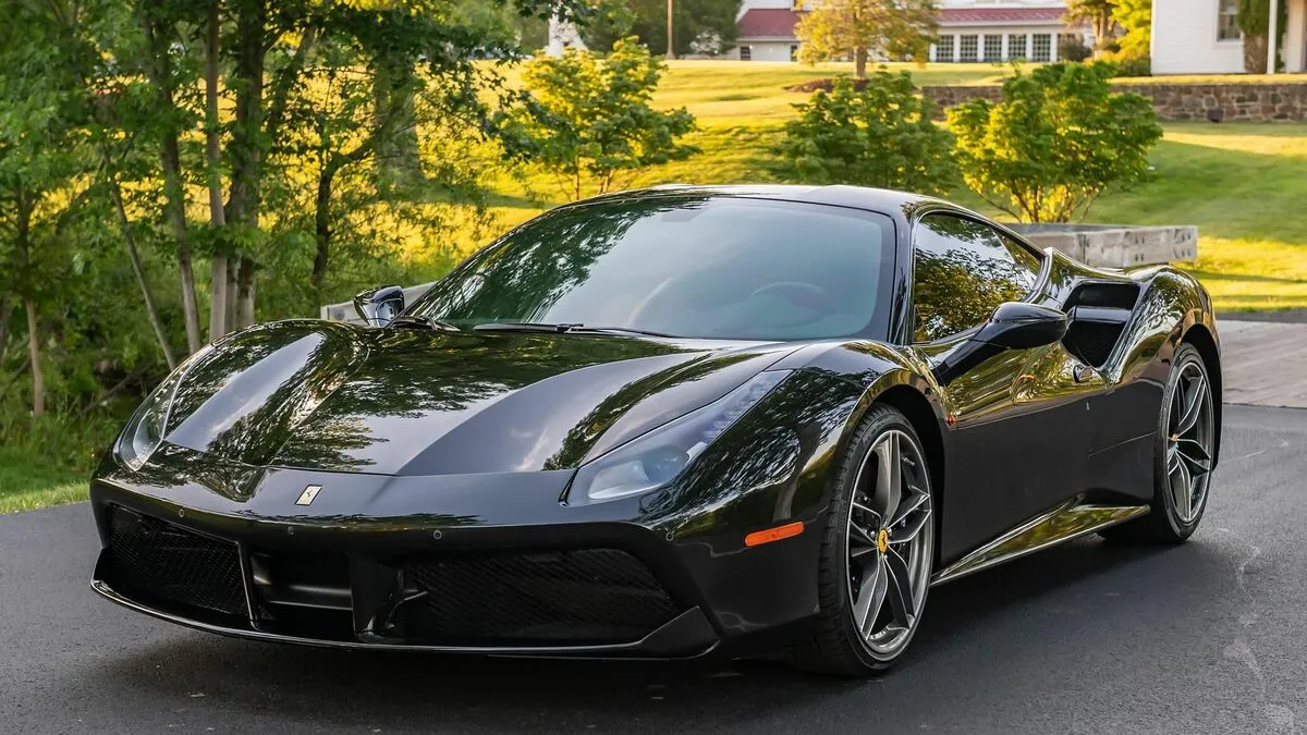 Chủ xe Ferrari 'trắng tay' khi đòi bồi thường vết nứt ở cửa
