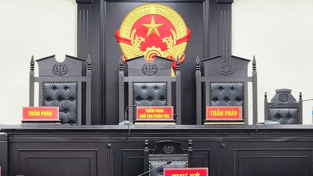 'Chồng Tây' đánh vợ trọng thương trong lúc ghen