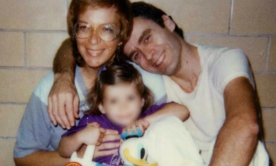 Carole Ann Boone sinh con cho gã sát nhân Ted Bundy khi hắn đang bị giam giữ chờ ngày thi hành án tử hình. Ảnh: ATI