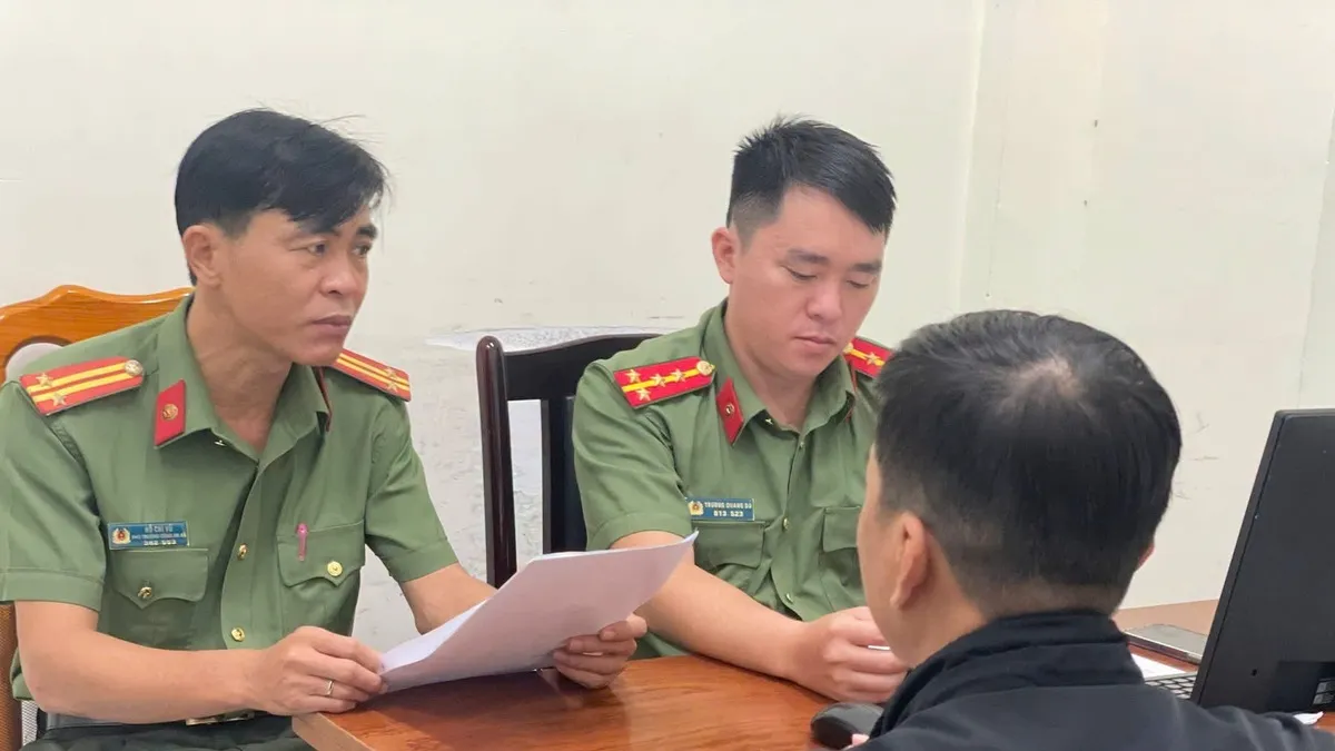 Bị phạt vì chuyển cuộc gọi đòi nợ sang hotline của công an