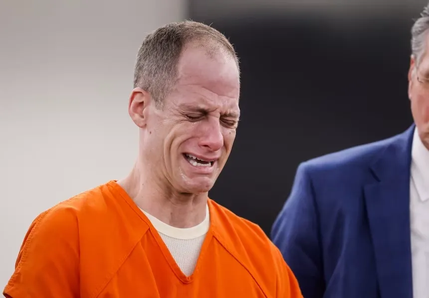 Caleb Flynn khóc nức nở khi nhận án chung thân, ngày 5/10. Ảnh: Dayton Daily News