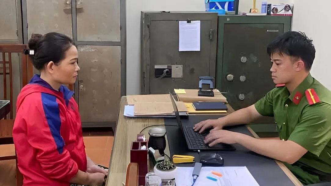Ép con của bạn trai uống thuốc diệt chuột để trút giận