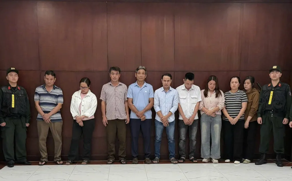 Nhóm bị can tại cơ quan điều tra. Ảnh: Công an TP HCM