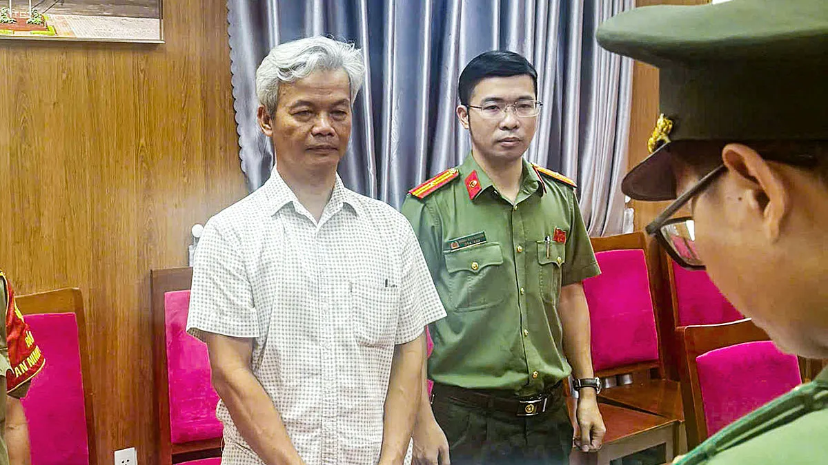 Giám đốc trung tâm tiếng Anh tổ chức dạy trái phép chương trình tiểu học phổ thông
