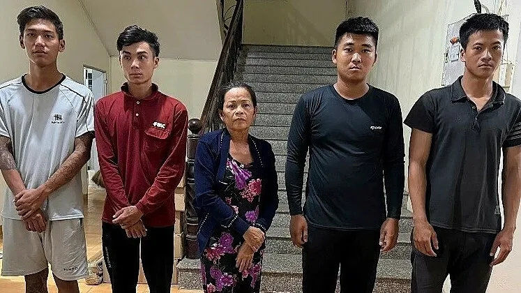 Ghen, vợ thuê người chém chồng