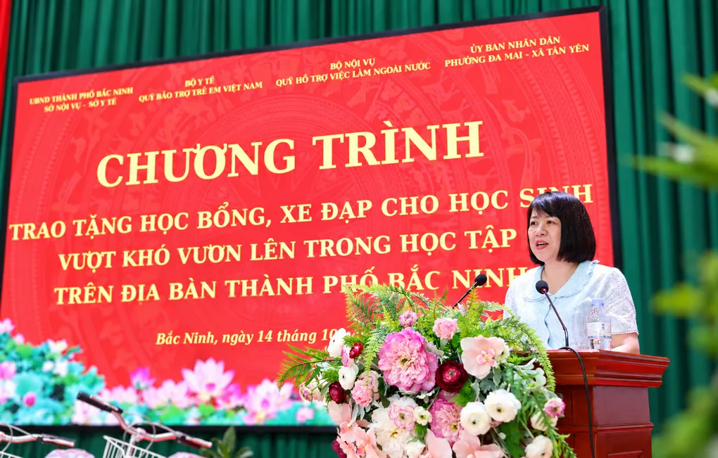 Trao học bổng, xe đạp tặng 80 học sinh khó khăn tại Bắc Ninh - 1