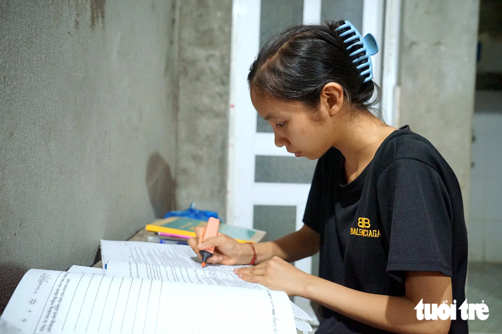 Học đại học ở Thái Nguyên nhưng nữ SV cuối tuần đi làm công nhân tận Bắc Ninh xa 70km - Ảnh 1.