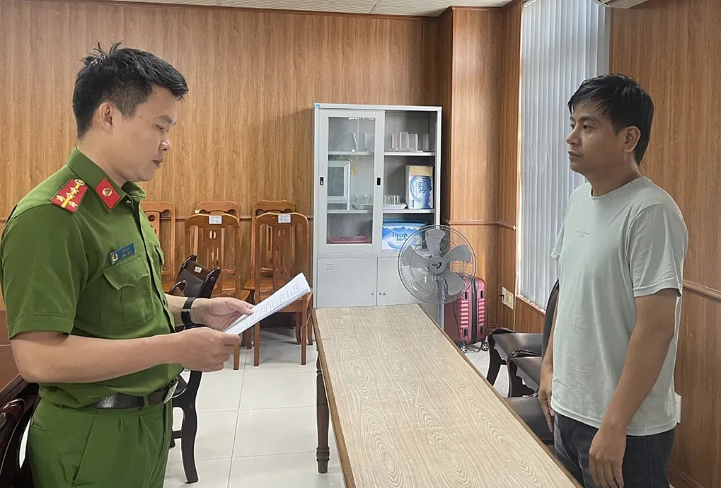Trần Hoàng Vĩnh Tú tại cơ quan công an. Ảnh: Công an Đà Nẵng