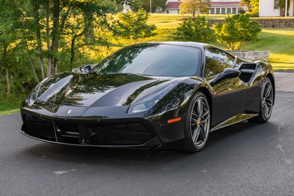 Một chiếc Ferrari 488 GTB. Ảnh: Cars&Bids