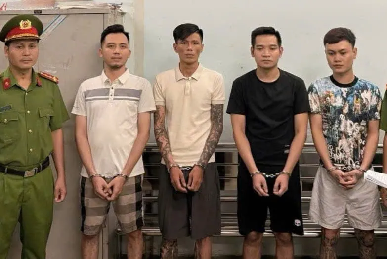 Một số bị can trong nhóm tại cơ quan điều tra. Ảnh: Công an TP HCM