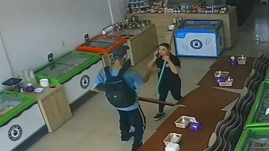 Cô gái giành dao, đâm chết kẻ định cưỡng hiếp