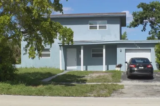 Ngôi nhà của ông Dennis West ở Lauderhill, Florida. Ảnh: NBC Miami