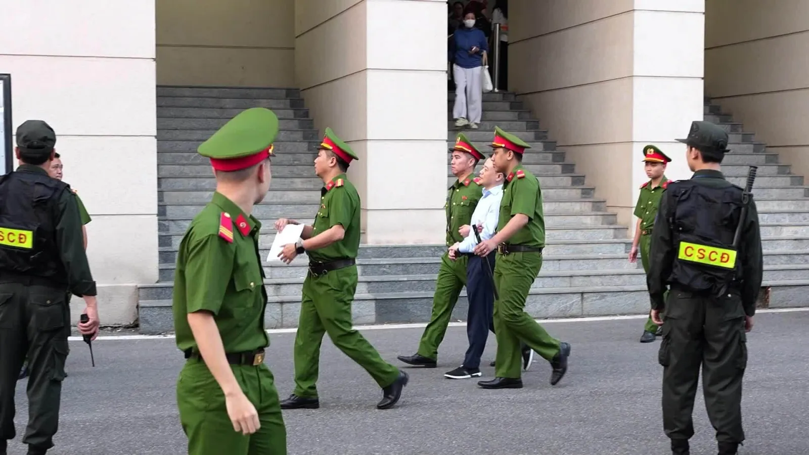 Dẫn giải Shark Bình cùng Mr Pips, Mr Hunter kết thúc phiên tòa
