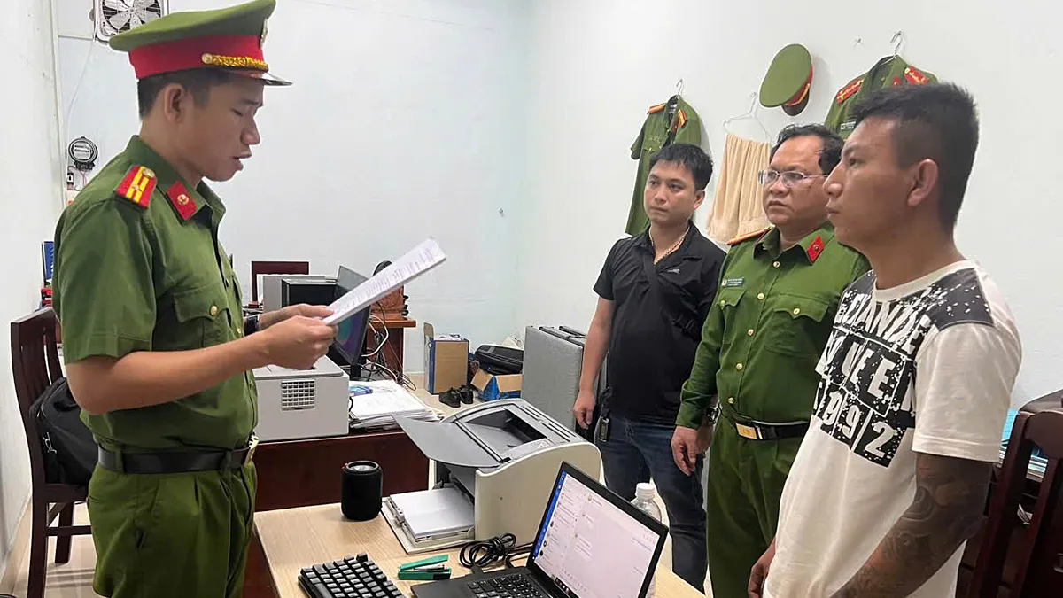 Mang kiếm đập phá tài sản người khác, quay video đăng Facebook