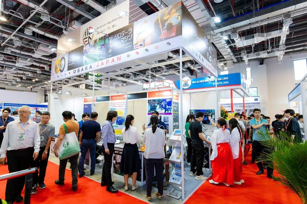 Các cụm gian hàng quốc tế góp phần mở rộng không gian giao thương tại triển lãm.  Ảnh: VIMF x VIAF