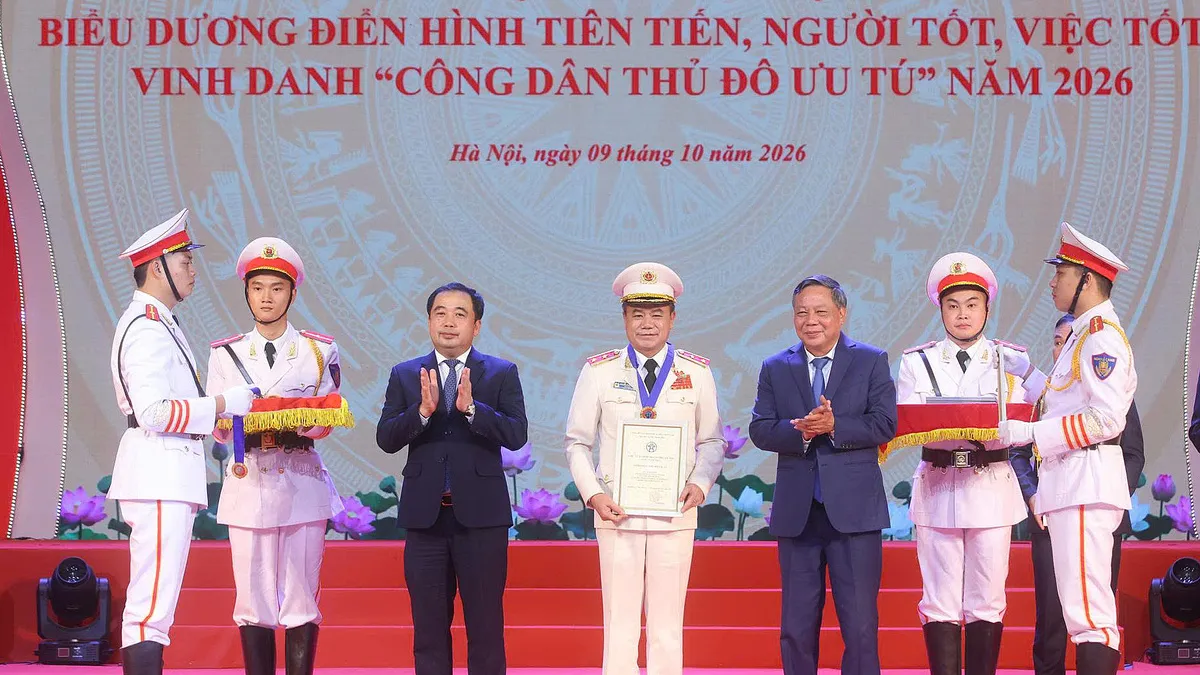 Trung tướng Nguyễn Thanh Tùng là 'Công dân Thủ đô ưu tú'