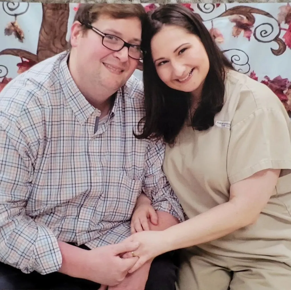 Ryan Anderson, giáo viên, viết thư cho Gypsy-Rose Blanchard khi cô đang thụ án vì tội giết người cấp độ hai. Cặp đôi kết hôn tại nhà tù vào năm 2022, nhưng đã ly hôn vào tháng 3/2024, chỉ ba tháng sau khi Gypsy được thả tự do. Ảnh: Instagram