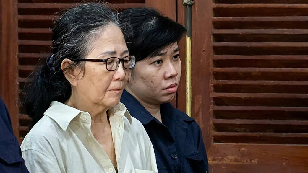 Lôi kéo mẹ và em gái vào đường dây mua bán 4.000 tài khoản ngân hàng
