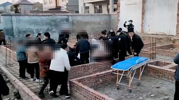 Cả nhà lĩnh án vì dùng 'độc kế' ngăn hàng xóm xây nhà